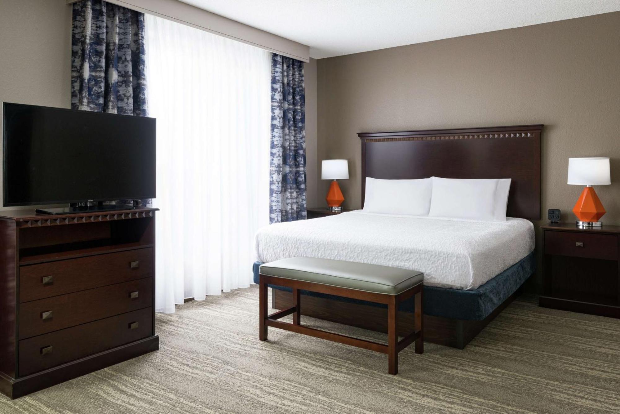Hampton Inn & Suites National Harbor/Alexandria Area Exterior photo