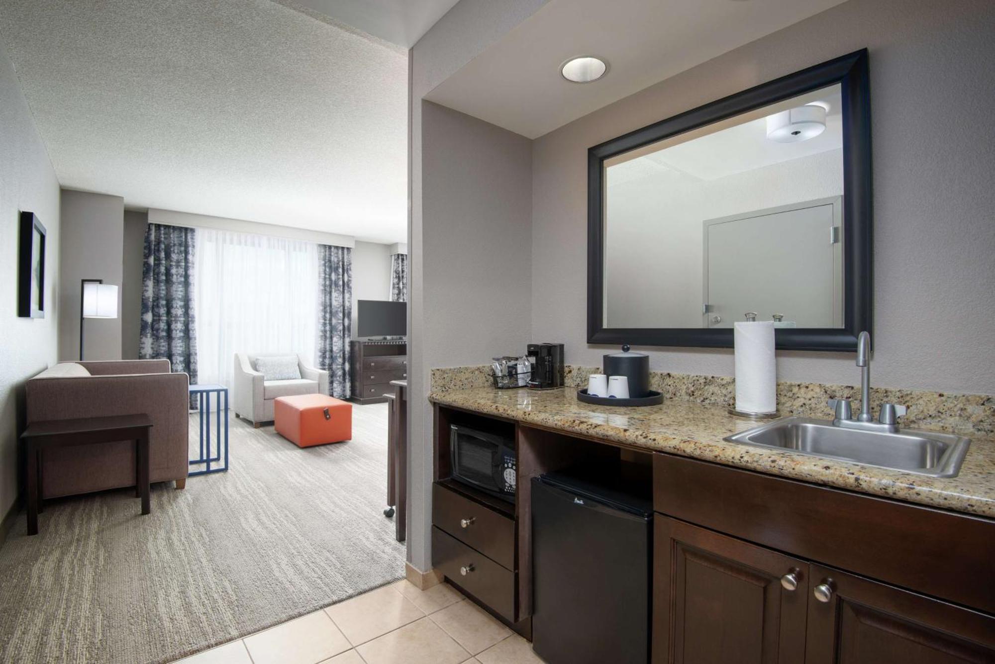 Hampton Inn & Suites National Harbor/Alexandria Area Exterior photo