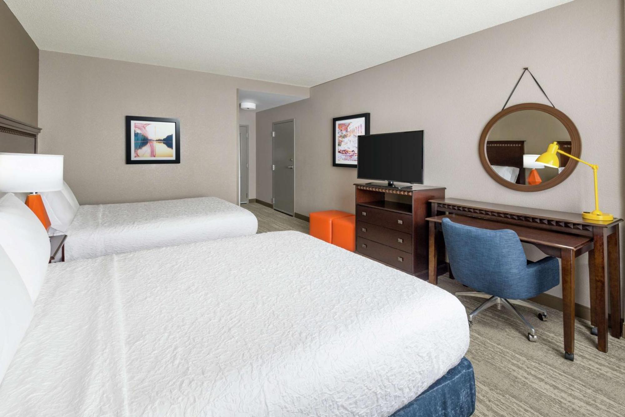 Hampton Inn & Suites National Harbor/Alexandria Area Exterior photo