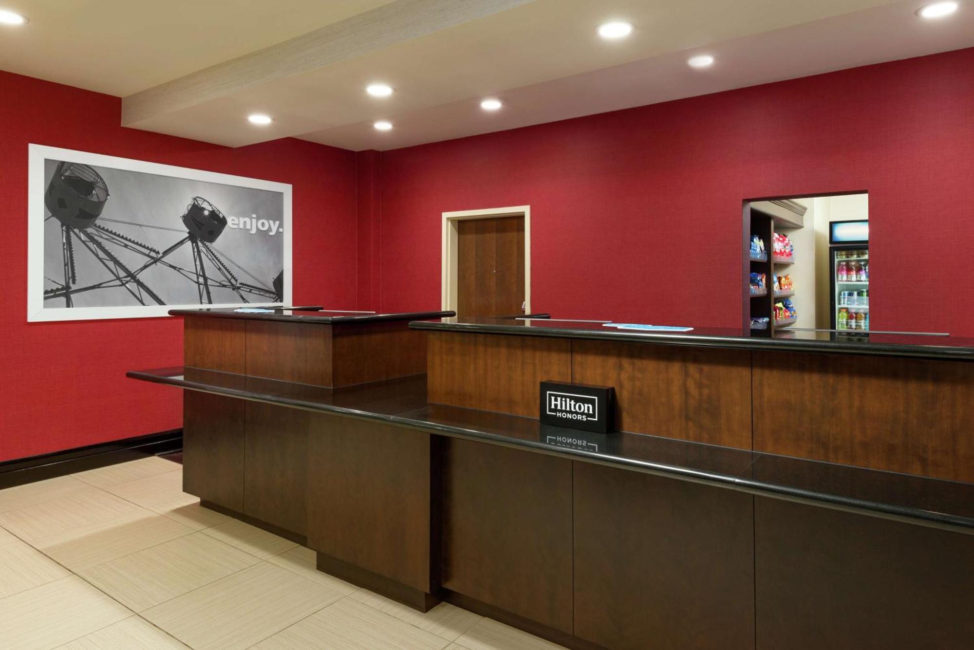 Hampton Inn & Suites National Harbor/Alexandria Area Exterior photo