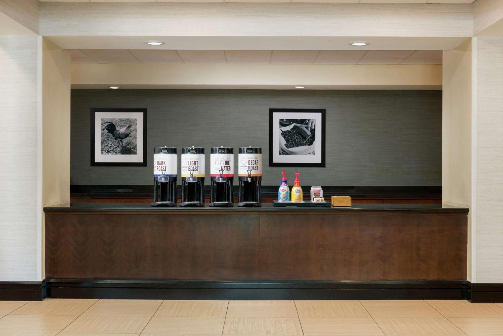 Hampton Inn & Suites National Harbor/Alexandria Area Exterior photo