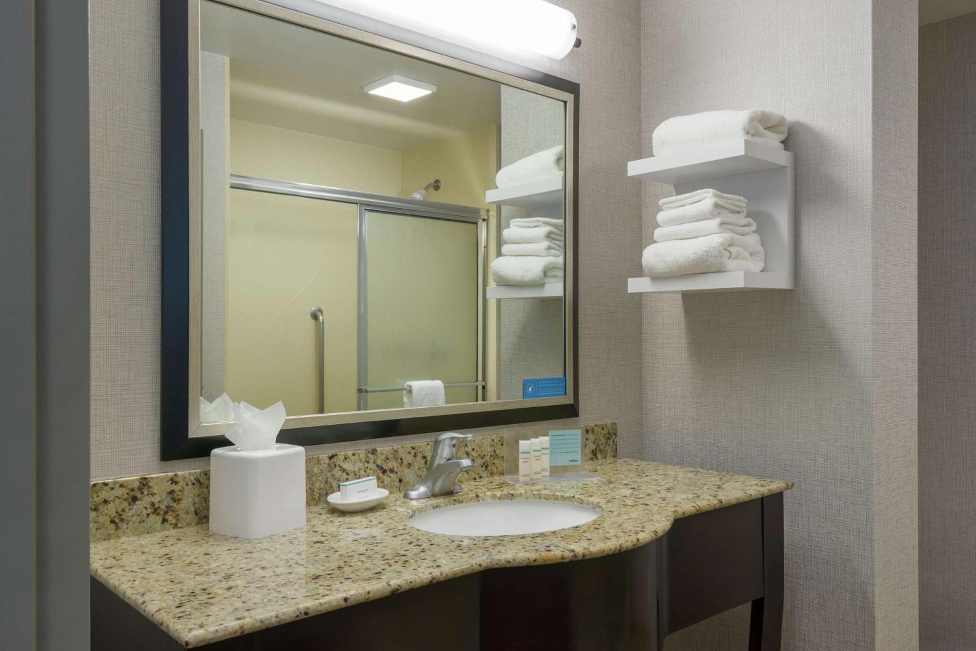 Hampton Inn & Suites National Harbor/Alexandria Area Exterior photo