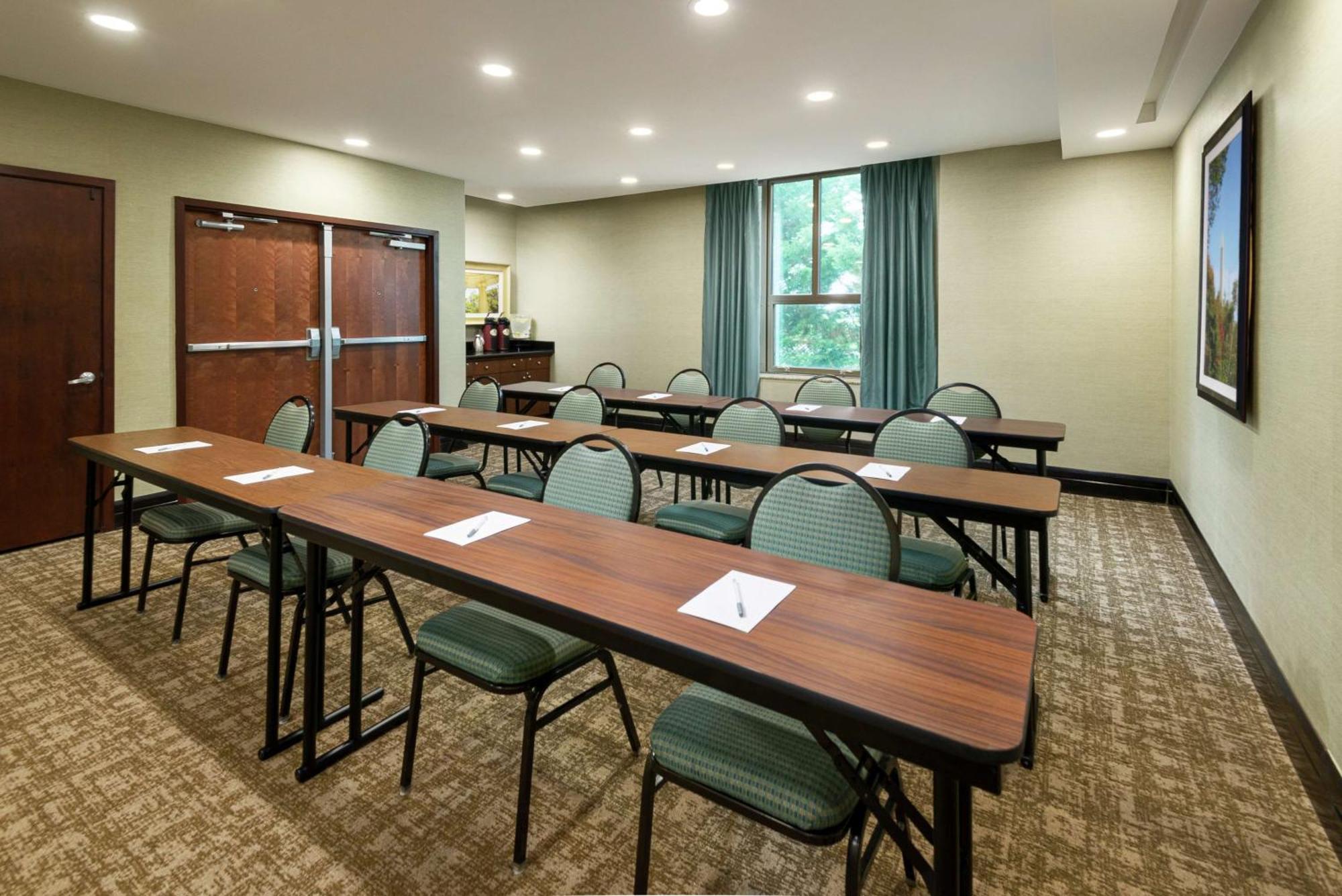 Hampton Inn & Suites National Harbor/Alexandria Area Exterior photo