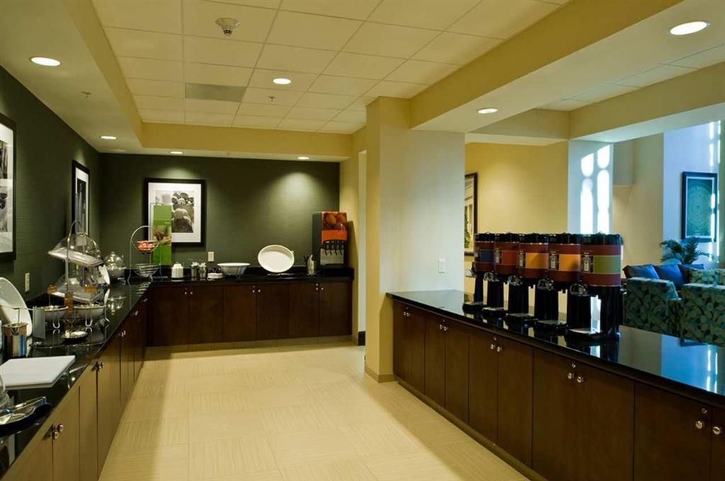 Hampton Inn & Suites National Harbor/Alexandria Area Restaurant photo
