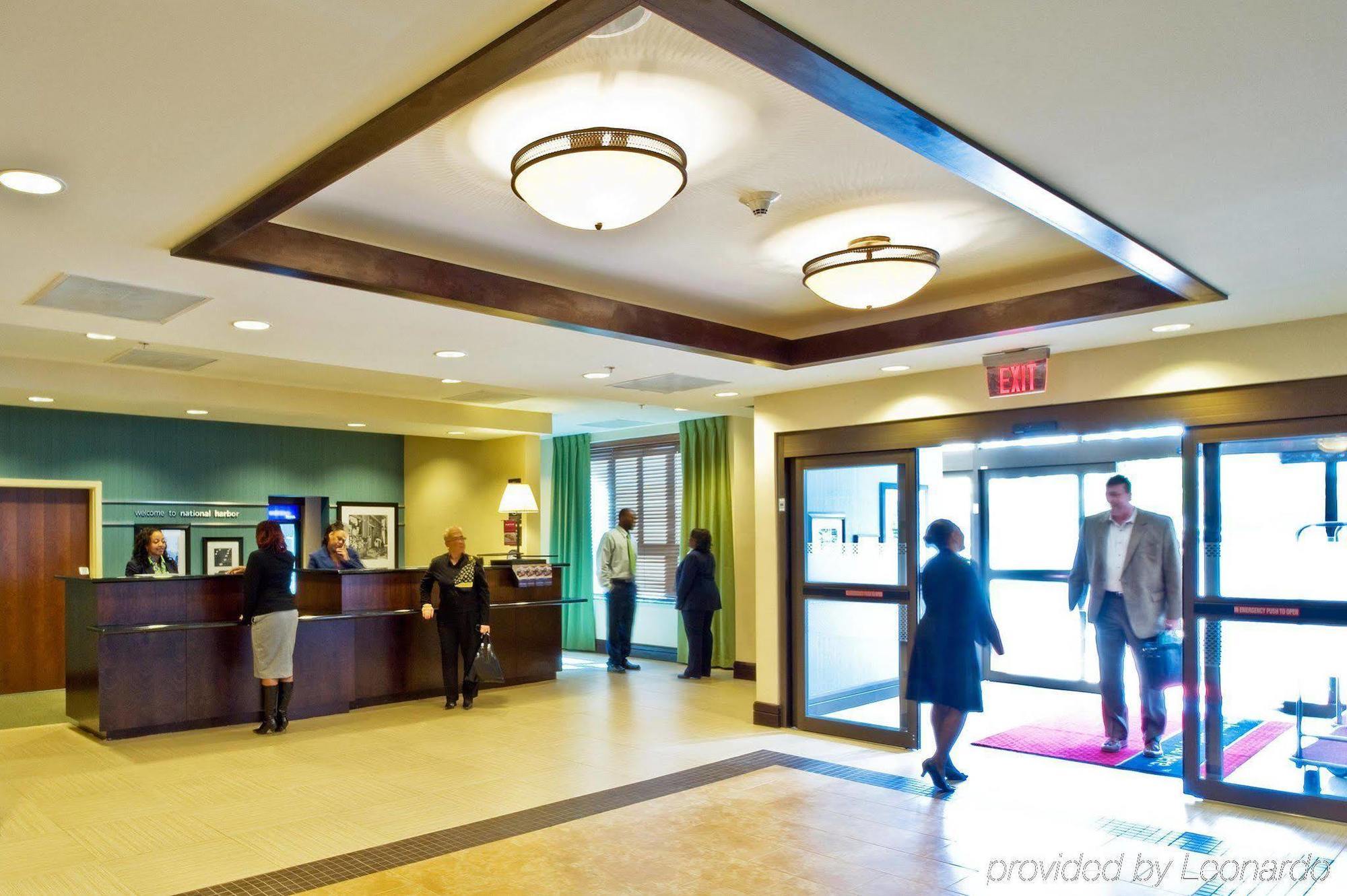 Hampton Inn & Suites National Harbor/Alexandria Area Interior photo