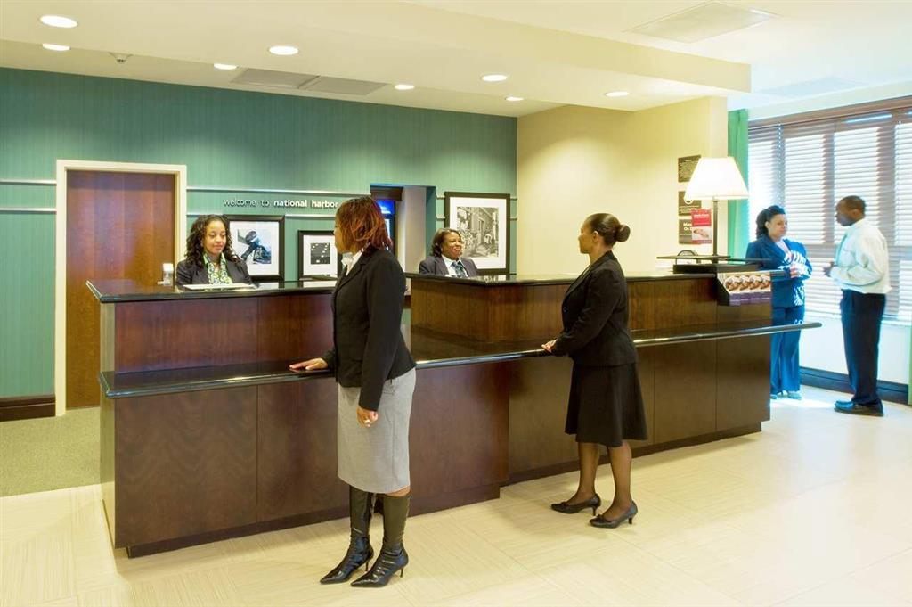 Hampton Inn & Suites National Harbor/Alexandria Area Interior photo