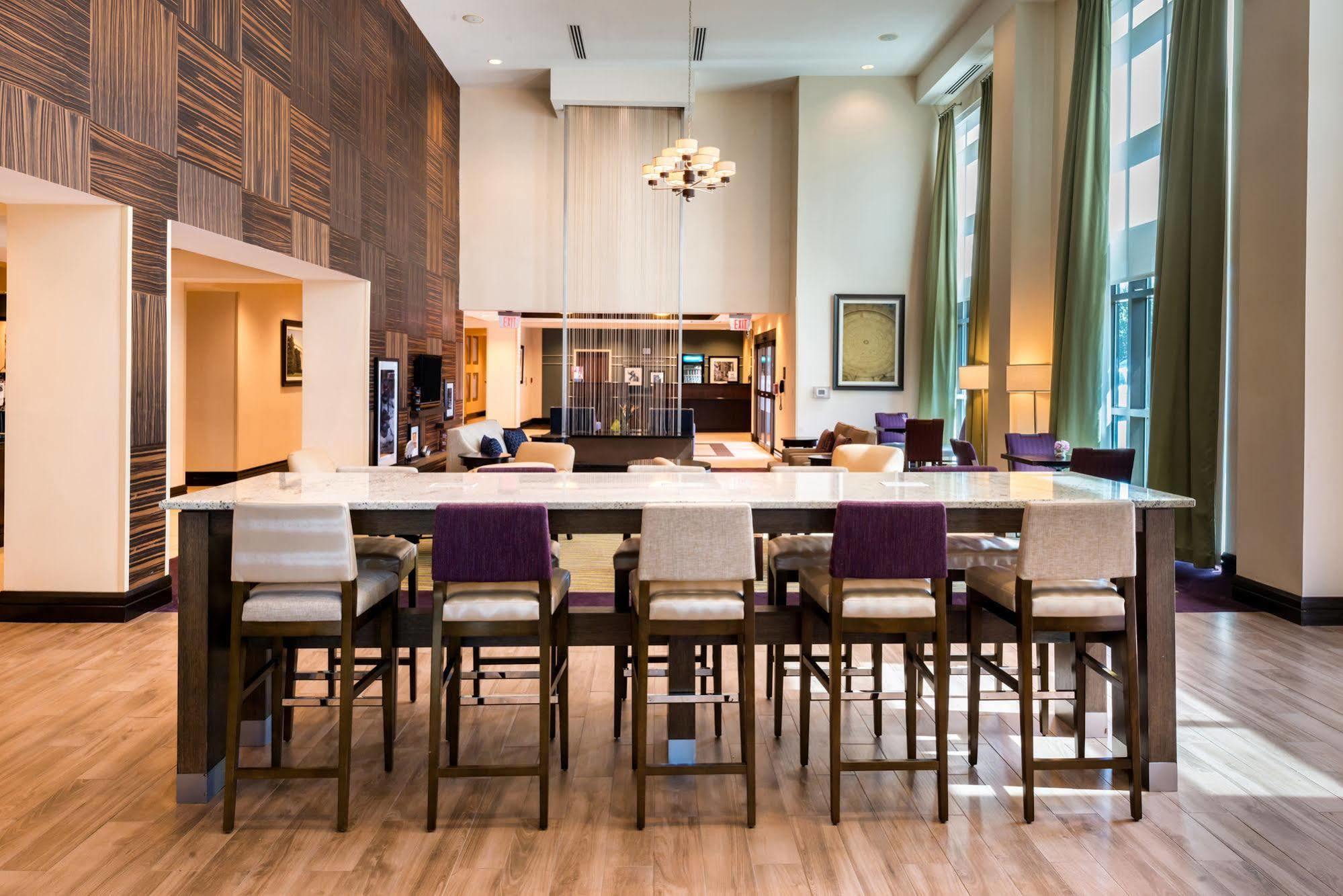 Hampton Inn & Suites National Harbor/Alexandria Area Exterior photo