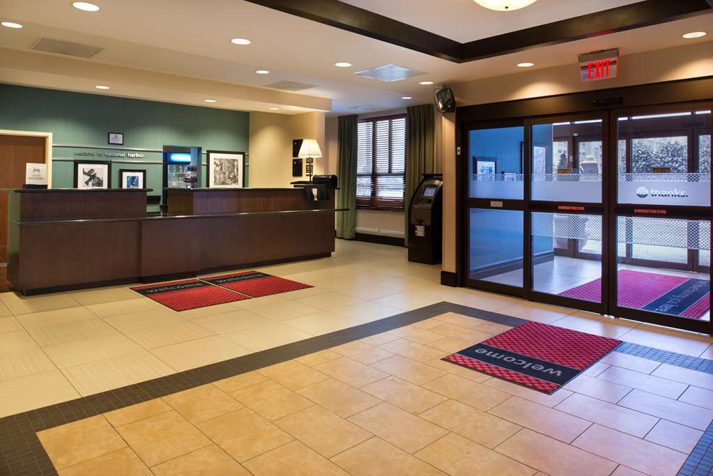Hampton Inn & Suites National Harbor/Alexandria Area Interior photo