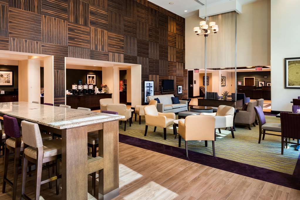 Hampton Inn & Suites National Harbor/Alexandria Area Interior photo