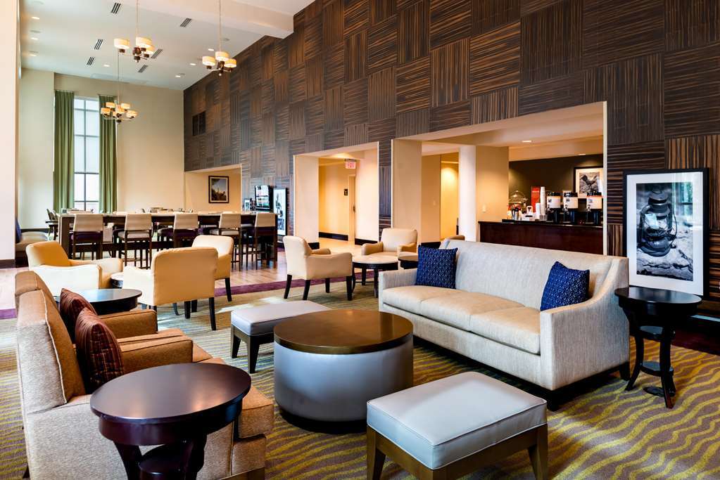 Hampton Inn & Suites National Harbor/Alexandria Area Interior photo